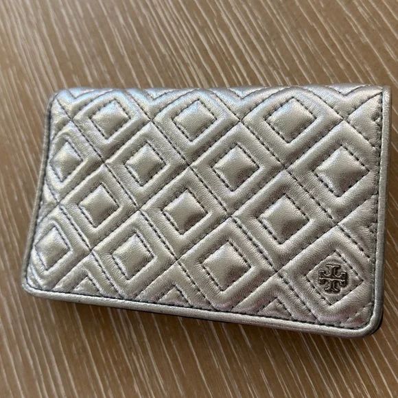 Tory Burch Fleming Medium Metallic Slim Wallet Silver Quilted Leather Wallet - Picture 10 of 17